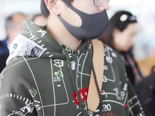 小蒙总扮演者（小蒙总彭昱畅戏外也可爱）