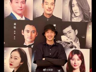 胡歌最近在干嘛（胡歌现身为袁弘和话剧）