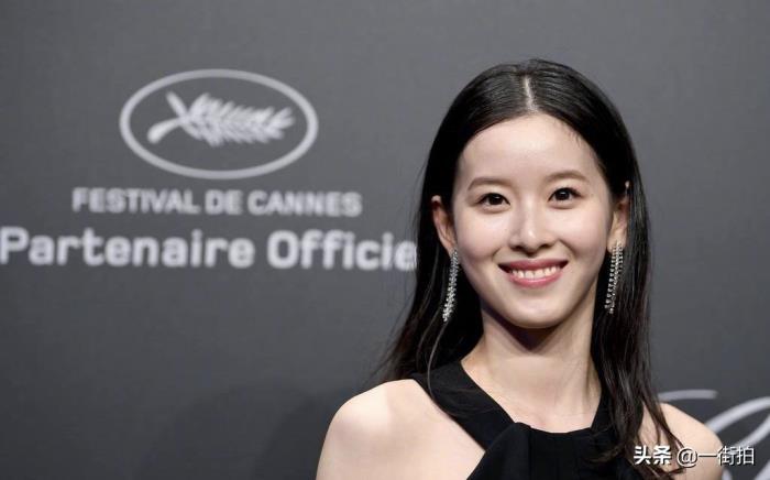 京东老板刘强东老婆刘强东老婆章泽天晒照