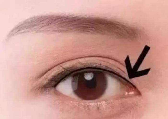 内眼线怎么画(4个超详细的内眼线画法)