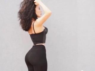 女生150身高照片（身高150却拥有完美的身材比例）