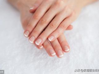 为什么指甲凹凸不平（指甲凹凸不平是怎么回事）