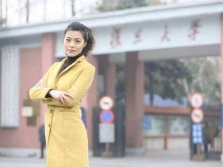 洒脱随性有个性的女人（复旦大学女神陈果的衣品很个性）