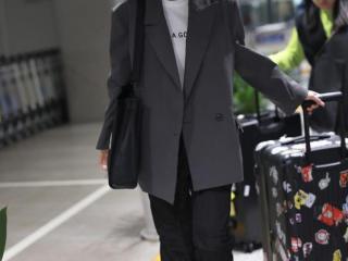 束脚裤搭配什么衣服（这3种搭配舒适显瘦又时髦）