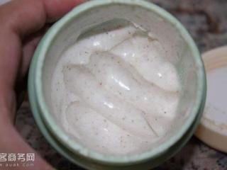 身体磨砂膏怎么使用（你知道怎么正确使用磨砂膏吗）