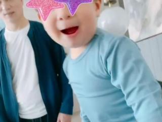 陈荣炼比安以轩大几岁（40岁安以轩罕见晒儿子）