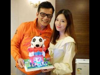 黄日华的女儿（黄日华和女儿合照笑容灿烂）