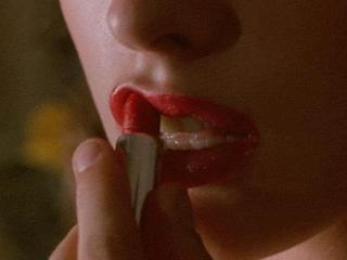 口红可以吃吗（口红吃进去有没有毒）