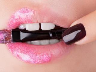 口红过期了还可以用吗（口红过期有什么危害）