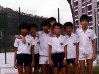 应采儿的微博（应采儿微博晒春哥罕见童年照）