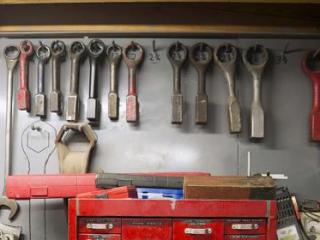 钥匙拧得动但门打不开（家里的门从里面打不开是怎么回事）