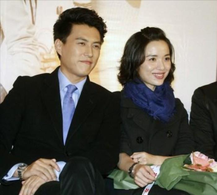 靳东和江珊的关系江珊离婚后与靳东相爱5年
