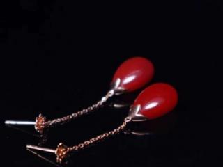 女士戴南红的好处（女人佩戴南红耳环的好处）