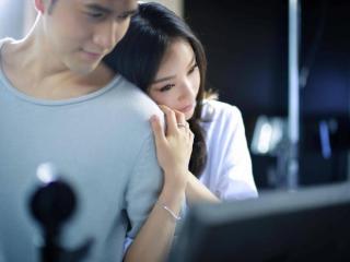 男朋友太爱女孩的表现（男友真的爱你的11种表现）