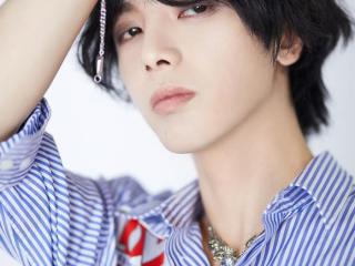 华晨宇的照片（华晨宇完美演绎初夏里的帅气少年）