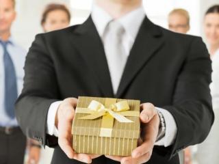 给领导送礼的技巧，如何正确的给领导送礼