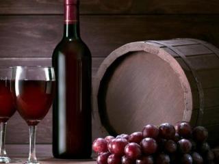 葡萄酒是红酒吗（葡萄酒和红酒有哪些区别）