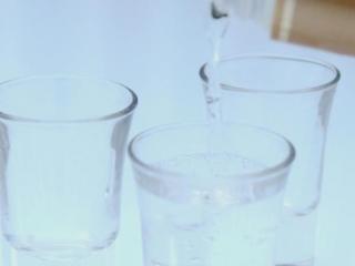 啤酒一瓶多少毫升（喝半斤白酒相当于几瓶啤酒）