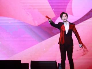 易烊千玺的公司（工作室辟谣易烊千玺投资时代峰峻）