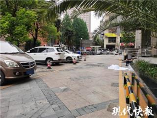 南京最新坠楼事件（南京秦淮区一高层发生坠楼惨剧）