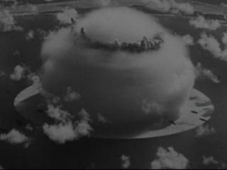 哥斯拉为什么要帮人类（哥斯拉沉睡海底几百年）