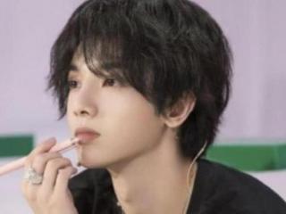 华晨宇演唱会门票（华晨宇抢自己演唱会门票）