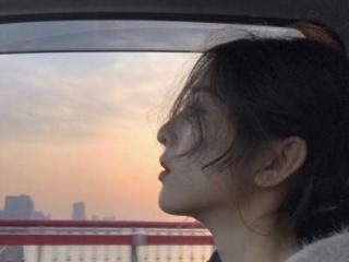 自嘲心酸句子（伤感失望自嘲的句子）