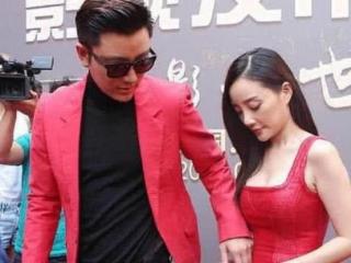 李小璐的胸被贾乃亮吸（但是贾乃亮表情却抢镜）