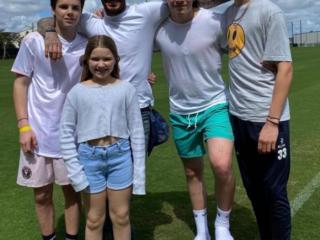 贝克汉姆几个孩（贝克汉姆晒最新全家福）