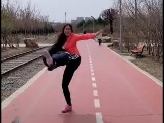 芙蓉姐姐近况（44岁芙蓉姐姐近照罕曝）