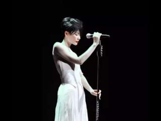 黄国伦演唱会（黄国伦掷千万开鸟巢演唱会）