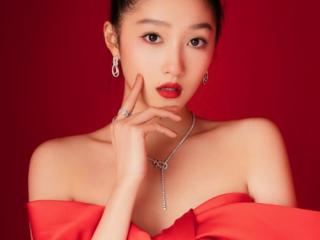 关晓彤毕业了吗（23岁关晓彤延期毕业）