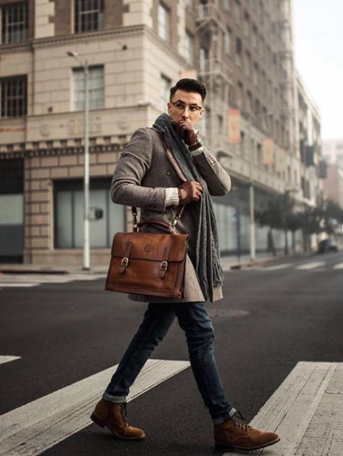 牛仔裤搭配皮靴的造型最能彰显出男人阳刚的魅力,不羁的牛仔裤和粗犷