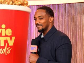 风头一时无两（绯红女巫风头一时无两）