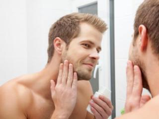 男人如何保养脸部皮肤（男生如何正确地保养皮肤）