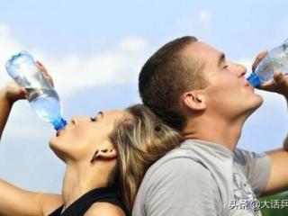 多喝水对皮肤好吗（多喝开水能让皮肤变得更好）