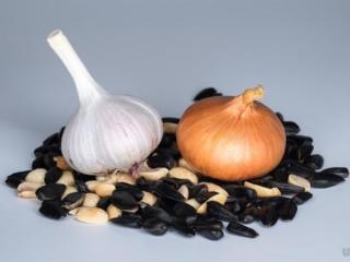 吃什么头发可以变黑发（生活压力大黑发变白发）