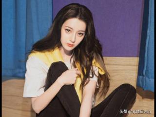 迪丽热巴撕衣服（宝藏女孩迪丽热巴罕见在线撕衣）