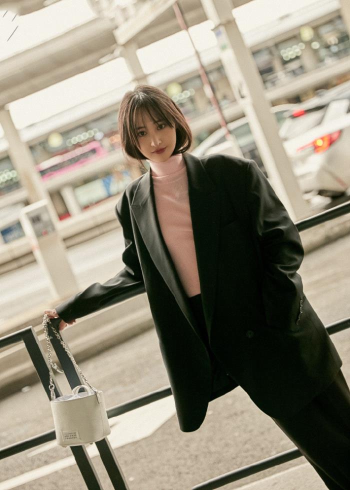 郑爽巴黎街拍郑爽巴黎街拍再现东方古典美