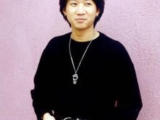 黄家驹墓地图片（25年前黄家驹从舞台跌落）