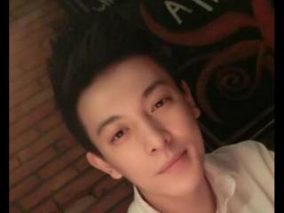 男生瓜子脸发型（男生瓜子脸适合的短发发型图片）