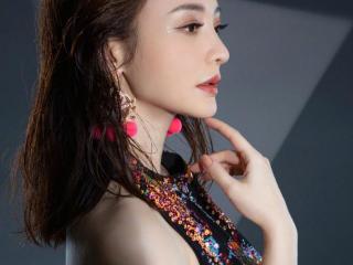 成熟魅力女人（充满成熟女人的魅力）