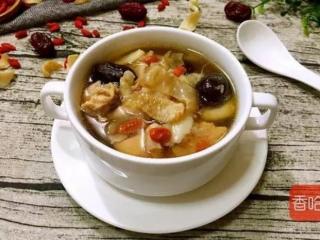 女性美容养颜汤（女人多喝4款美容汤）