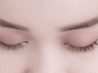 睫毛膏晕染怎么办（睫毛膏防水不等于防晕染）