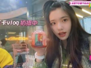 林允街头喝奶茶（林允1天狂喝6斤奶茶）