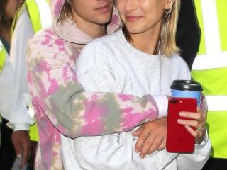 赛琳娜戈梅兹（赛琳娜白色系着装洗尽铅华做自己）