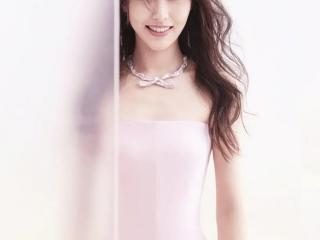 唐嫣的素颜照片（唐嫣穿紧身抹胸衣拍素颜杂志照）