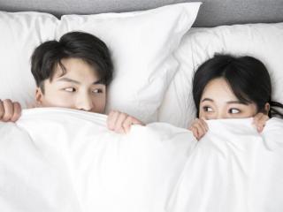 男人不爱你的几种睡姿（看他的睡姿就会有答案）