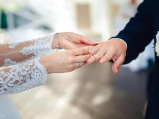 老公反复出轨却不离婚的女人（老公多次出轨却不离婚）