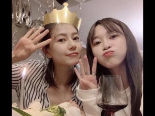 眼神纯净如孩童的女生（眼神纯净得像个孩子）